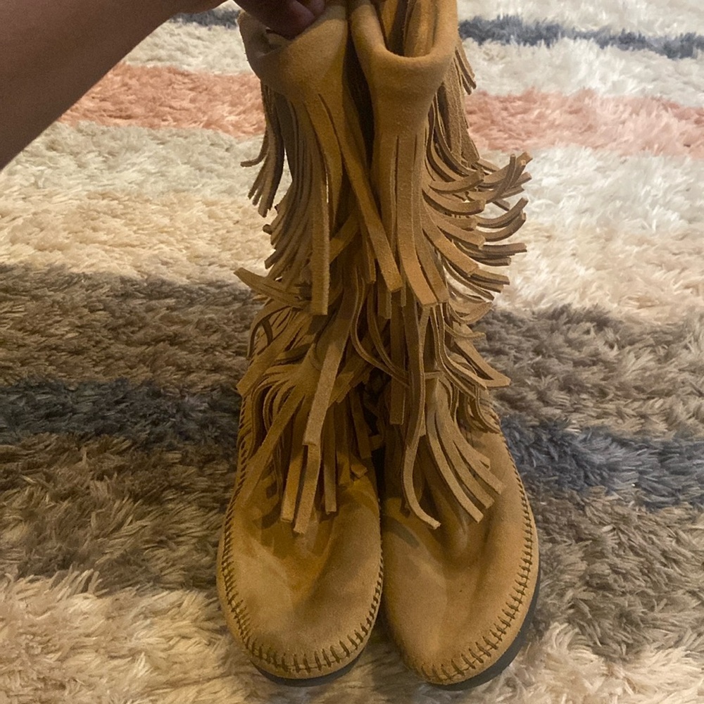 Minnetonka Mocassin Boots yellow size 8